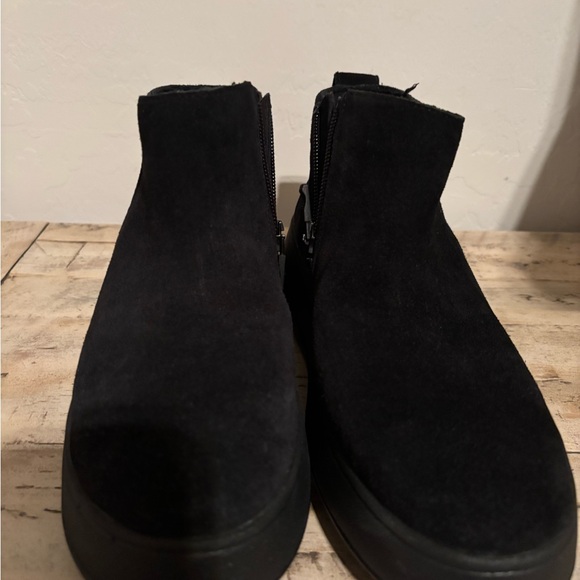 NWT FitFlop Black Suede Ankle Boots - Picture 4 of 7